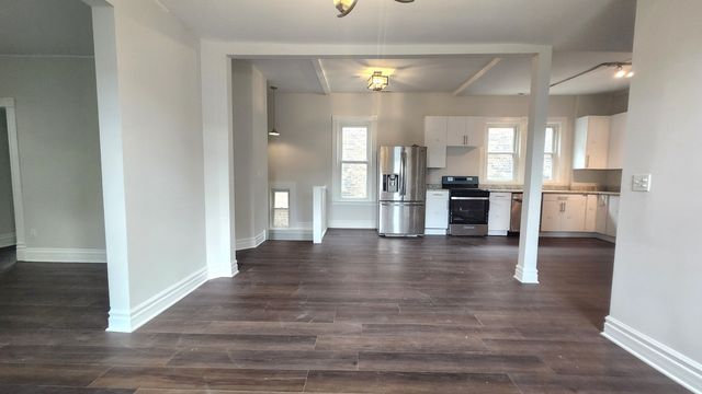 2330 W Erie Street 2F, Chicago, IL 60612