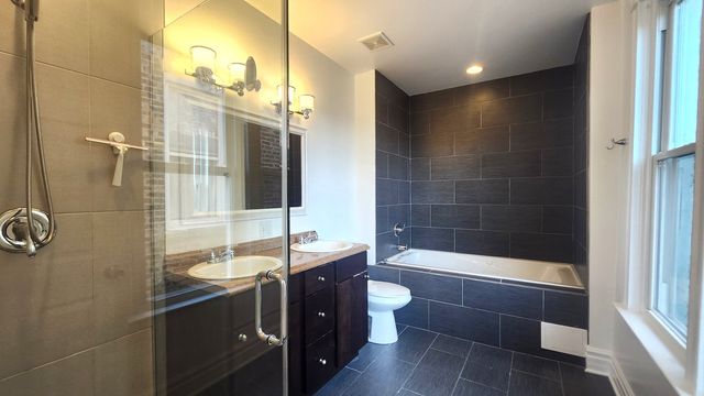 2330 W Erie Street 2F, Chicago, IL 60612