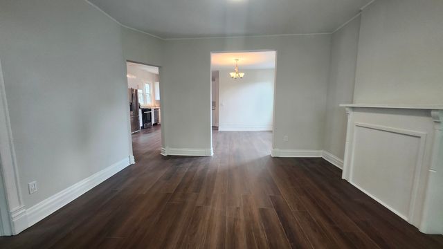 2330 W Erie Street 2F, Chicago, IL 60612