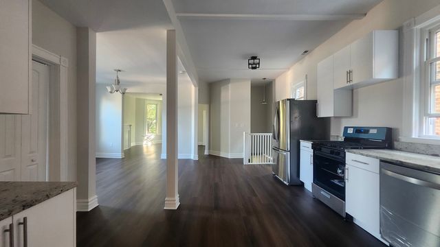 2330 W Erie Street 2F, Chicago, IL 60612