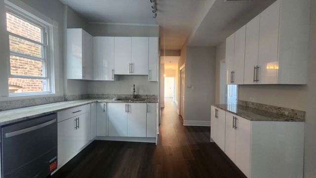 2330 W Erie Street 2F, Chicago, IL 60612