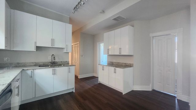 2330 W Erie Street 2F, Chicago, IL 60612