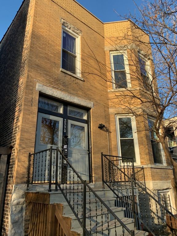 2330 W Erie Street 2F, Chicago, IL 60612