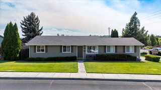 1712 SW 35th Street, Redmond, OR 97756