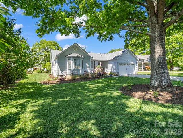 179 Kingfisher Lane, Mills River, NC 28759