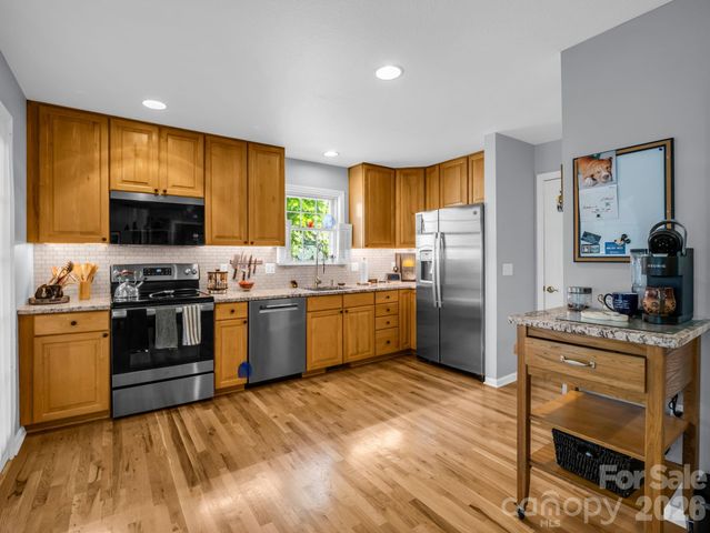 179 Kingfisher Lane, Mills River, NC 28759