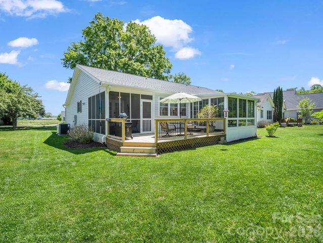 179 Kingfisher Lane, Mills River, NC 28759