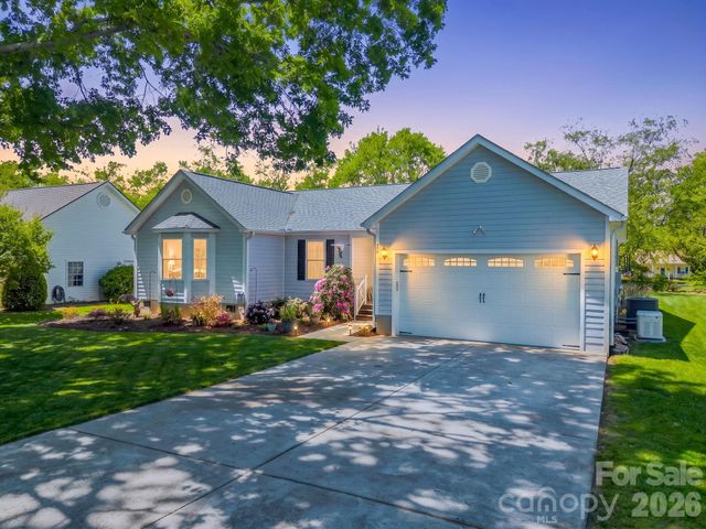 179 Kingfisher Lane, Mills River, NC 28759