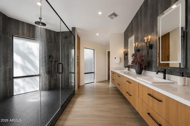 525 W LAMAR Road W, Phoenix, AZ 85013