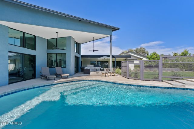 525 W LAMAR Road W, Phoenix, AZ 85013
