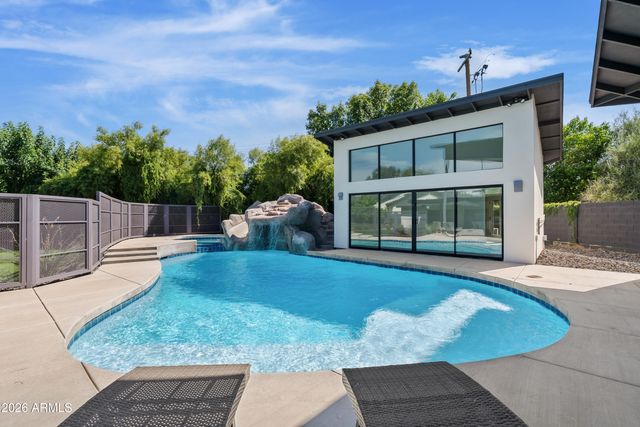 525 W LAMAR Road W, Phoenix, AZ 85013
