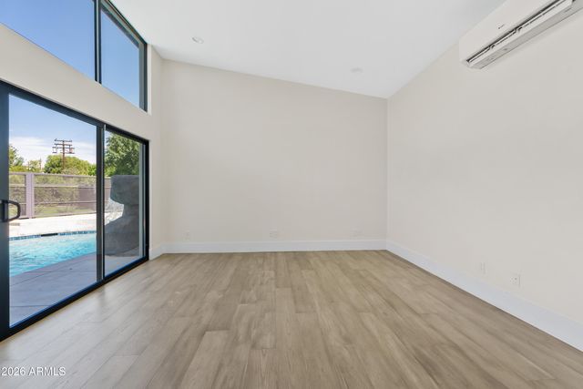 525 W LAMAR Road W, Phoenix, AZ 85013