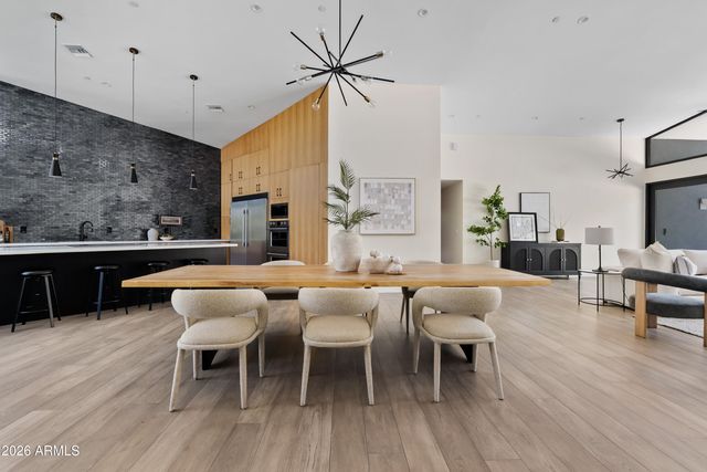 525 W LAMAR Road W, Phoenix, AZ 85013
