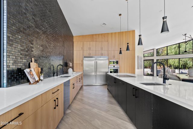525 W LAMAR Road W, Phoenix, AZ 85013