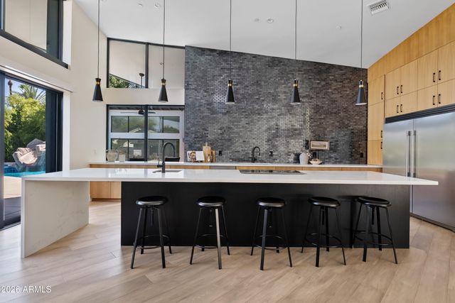 525 W LAMAR Road W, Phoenix, AZ 85013