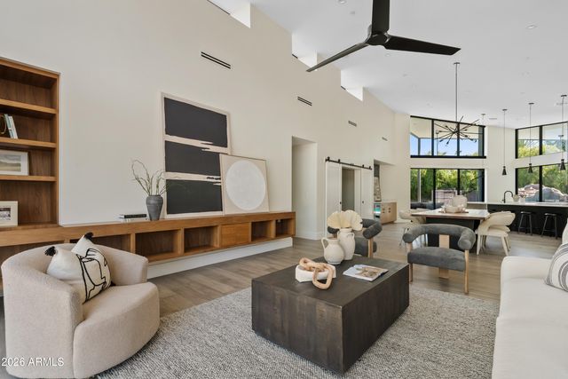 525 W LAMAR Road W, Phoenix, AZ 85013