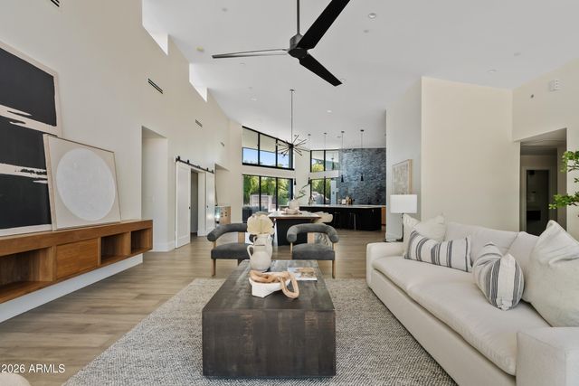 525 W LAMAR Road W, Phoenix, AZ 85013