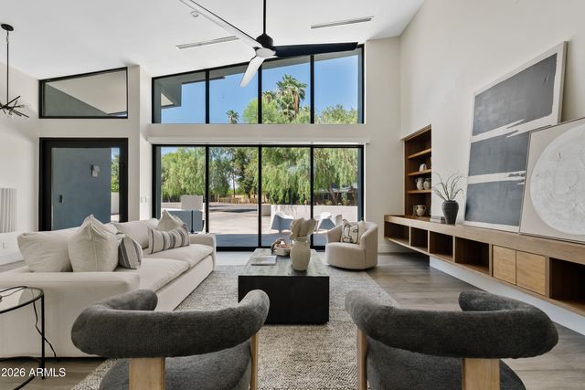 525 W LAMAR Road W, Phoenix, AZ 85013