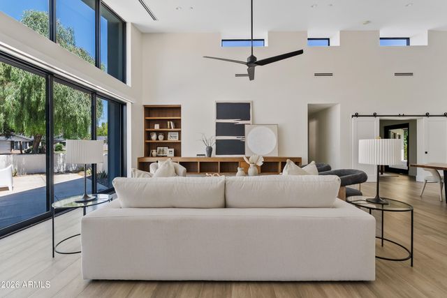 525 W LAMAR Road W, Phoenix, AZ 85013