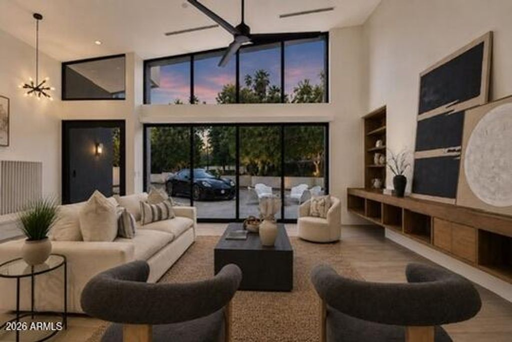 525 W LAMAR Road W, Phoenix, AZ 85013 — exterior
