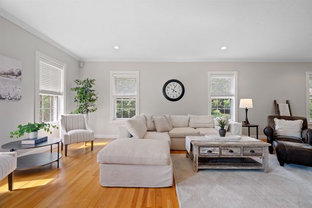 8 Arcadia Lane, Salem, NH 03079