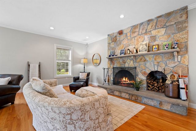 8 Arcadia Lane, Salem, NH 03079