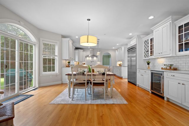 8 Arcadia Lane, Salem, NH 03079