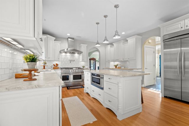 8 Arcadia Lane, Salem, NH 03079