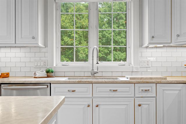 8 Arcadia Lane, Salem, NH 03079