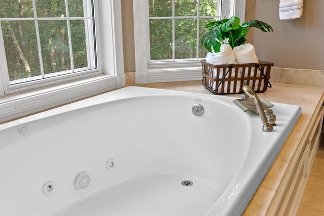 8 Arcadia Lane, Salem, NH 03079