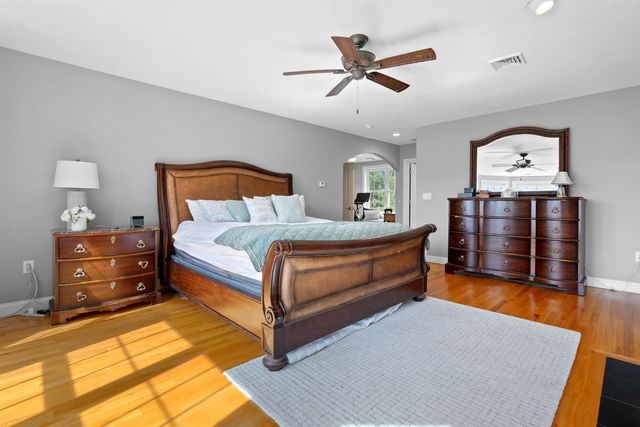 8 Arcadia Lane, Salem, NH 03079