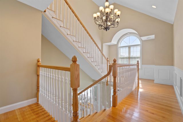 8 Arcadia Lane, Salem, NH 03079