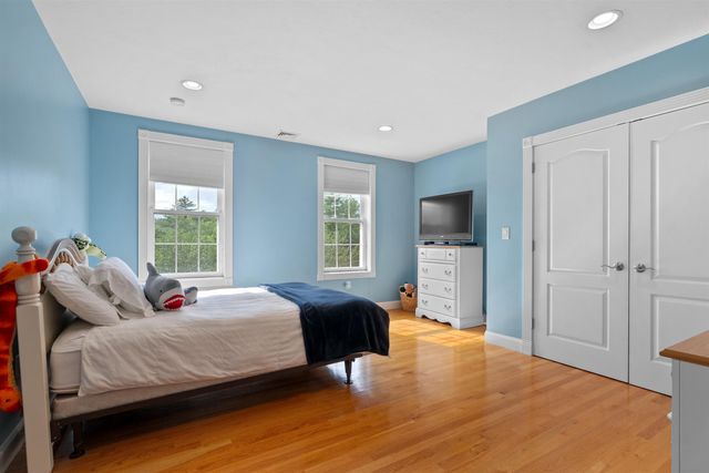 8 Arcadia Lane, Salem, NH 03079