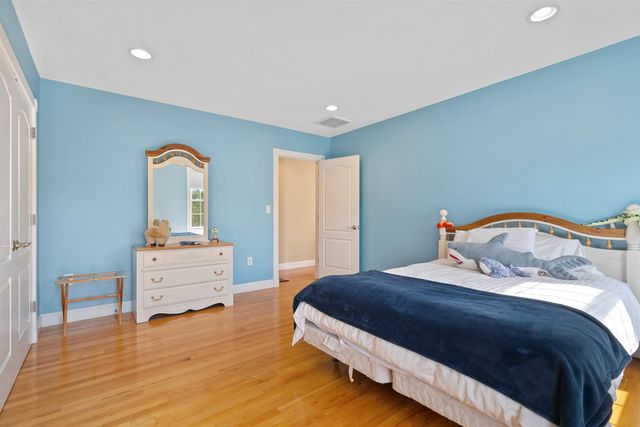 8 Arcadia Lane, Salem, NH 03079