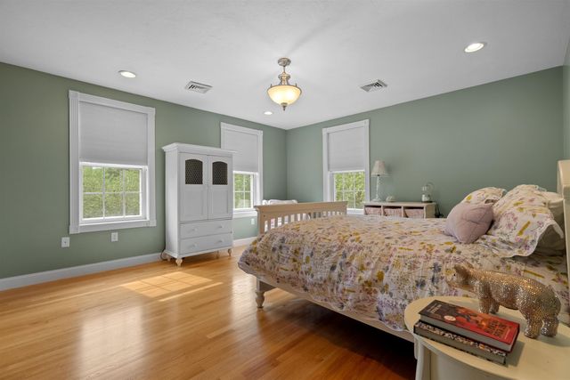 8 Arcadia Lane, Salem, NH 03079