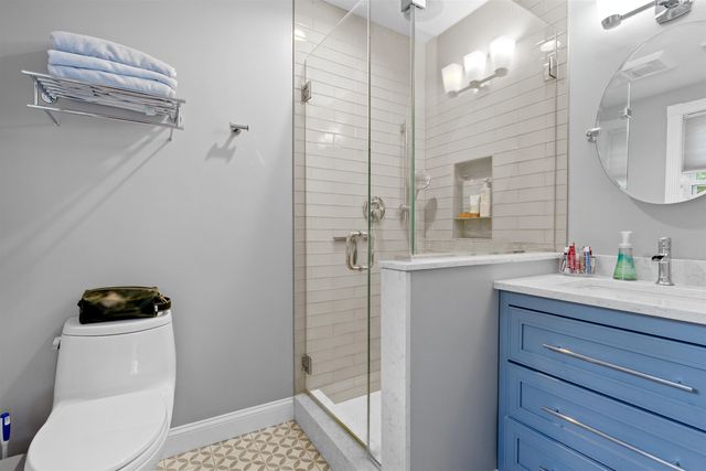 8 Arcadia Lane, Salem, NH 03079