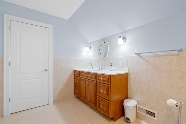 8 Arcadia Lane, Salem, NH 03079