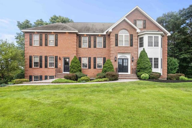 8 Arcadia Lane, Salem, NH 03079