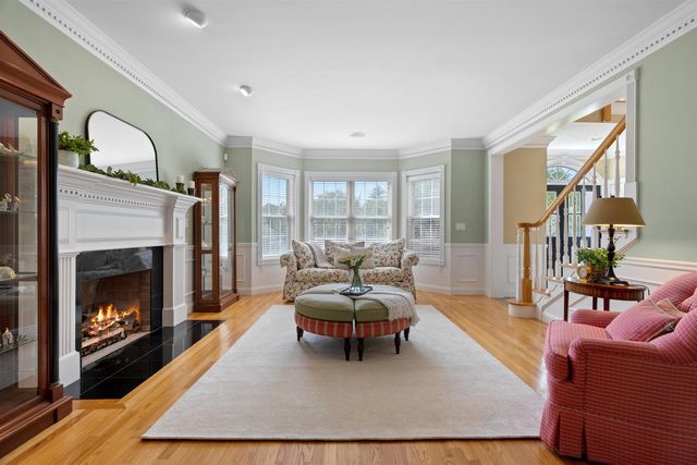 8 Arcadia Lane, Salem, NH 03079