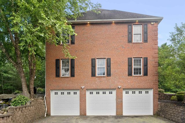 8 Arcadia Lane, Salem, NH 03079