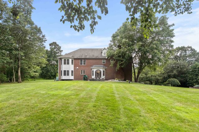 8 Arcadia Lane, Salem, NH 03079