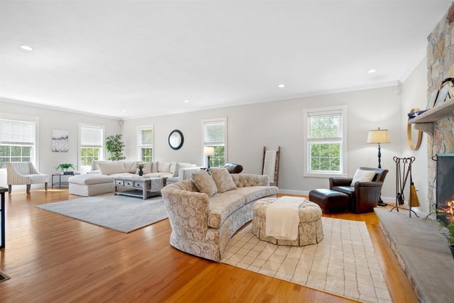 8 Arcadia Lane, Salem, NH 03079