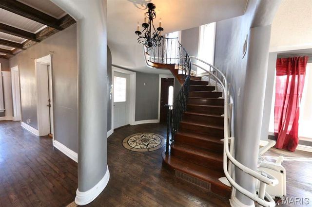 7219 Canterbury Drive, St Louis, MO 63121