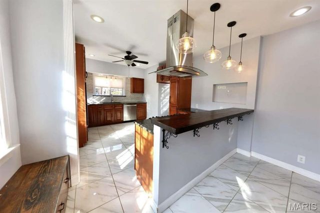 7219 Canterbury Drive, St Louis, MO 63121