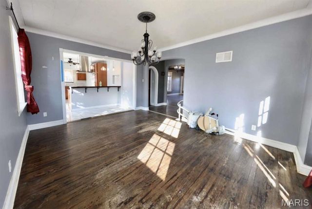 7219 Canterbury Drive, St Louis, MO 63121