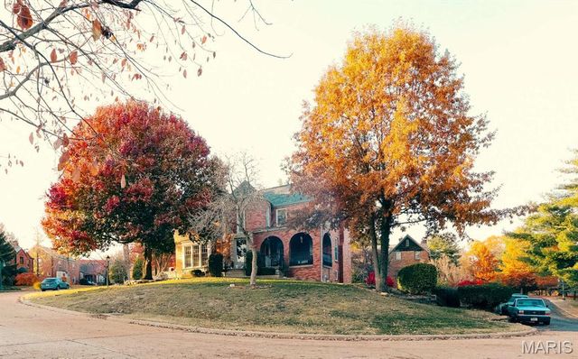 7219 Canterbury Drive, St Louis, MO 63121