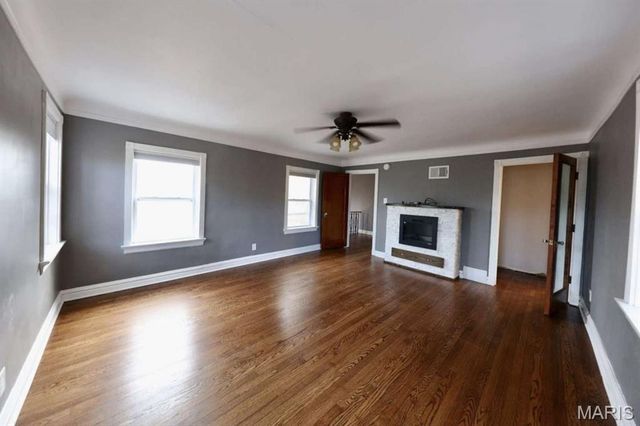 7219 Canterbury Drive, St Louis, MO 63121