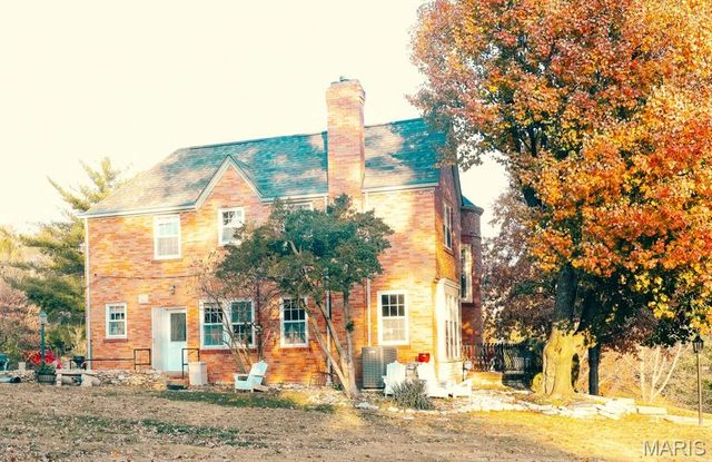 7219 Canterbury Drive, St Louis, MO 63121