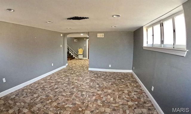 7219 Canterbury Drive, St Louis, MO 63121