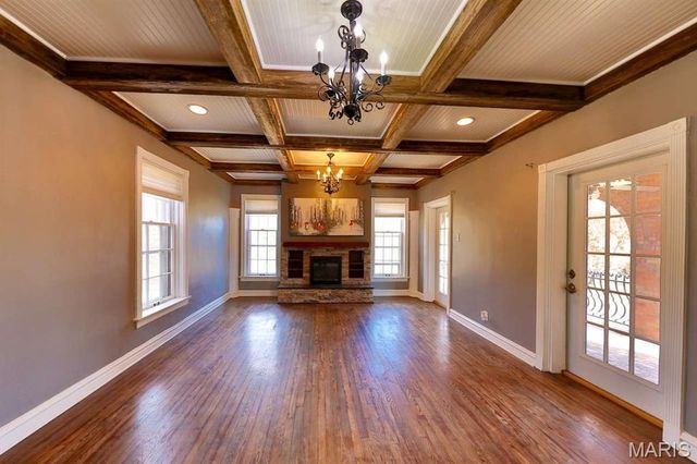 7219 Canterbury Drive, St Louis, MO 63121